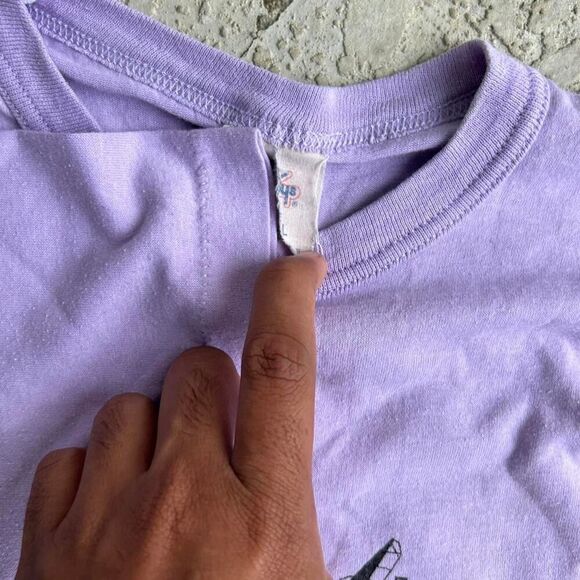 Vintage 80s Lookout Mountain Georgia Paper Thin Pinup Girl Purple Tee. Sz L - Picture 4 of 4